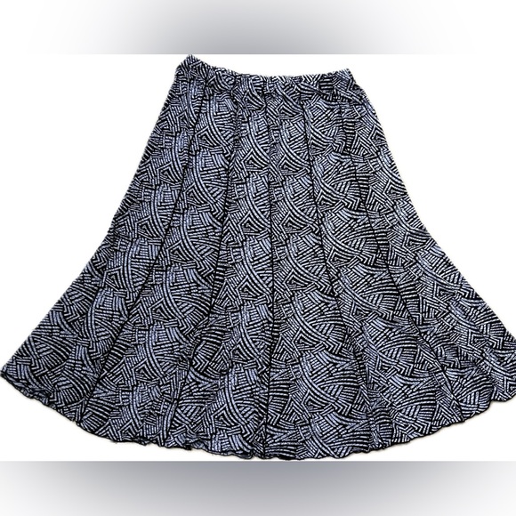 Laura PLUS Black & White A-Line Flowy Midi Skirt. Size 14. - Picture 3 of 10